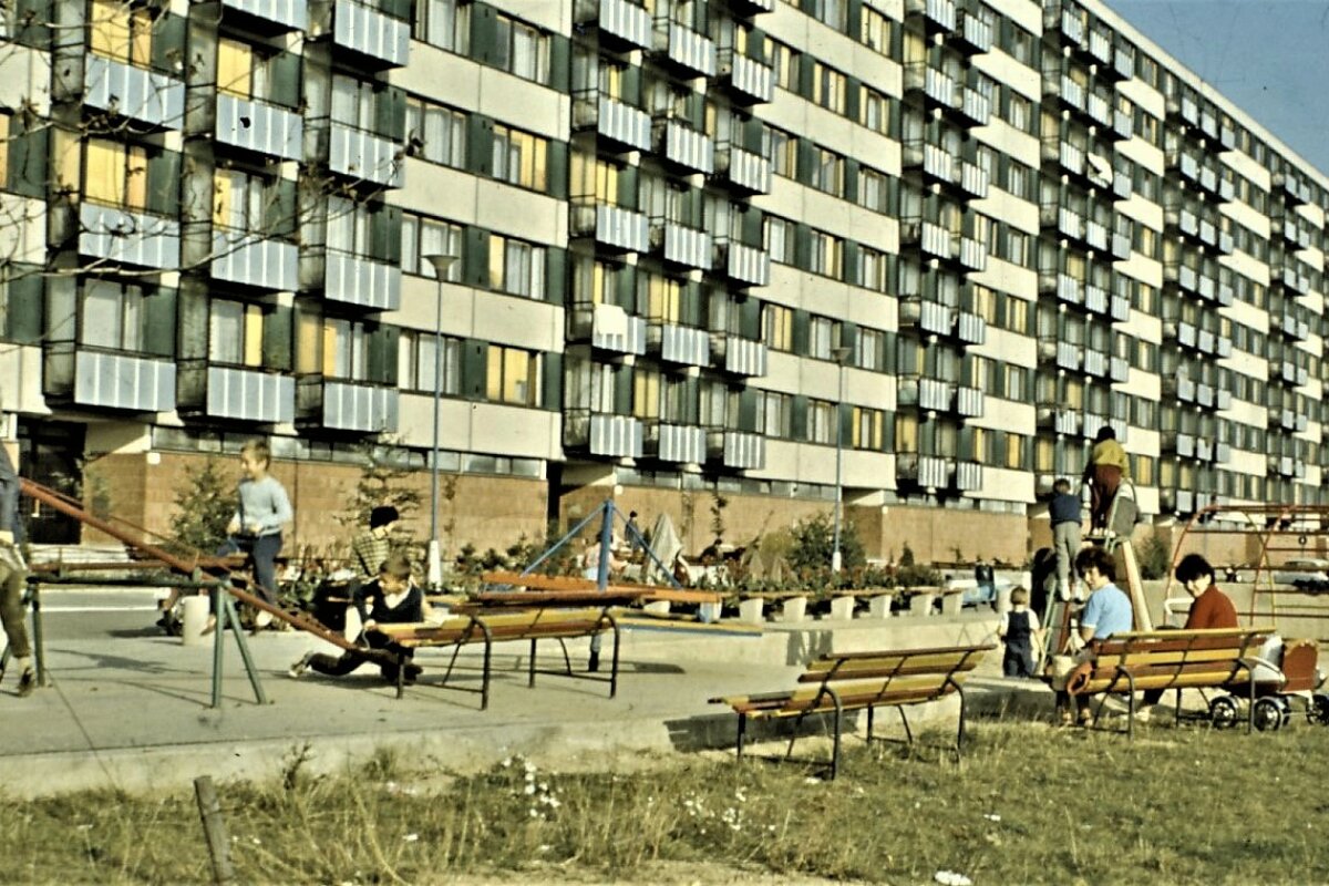 BAM komentovaná procházka sídlištěm Lesná